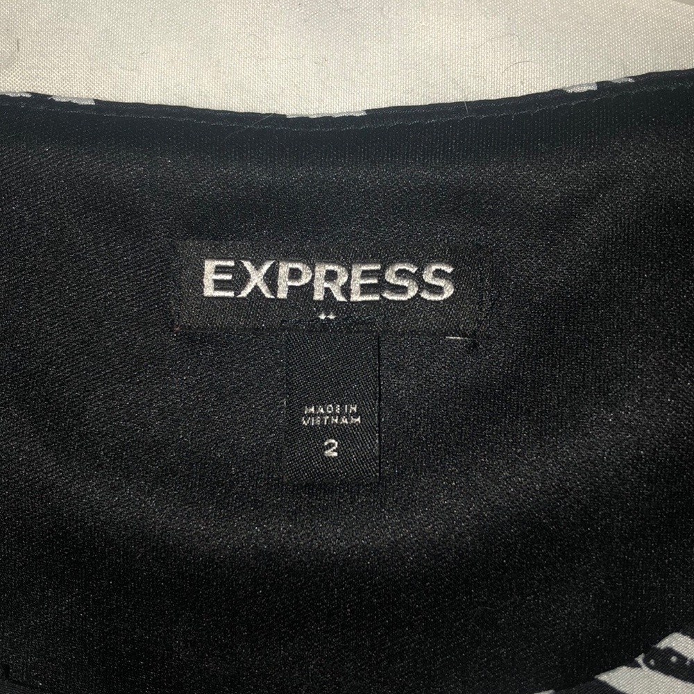 Express dress - Picture 3 of 3